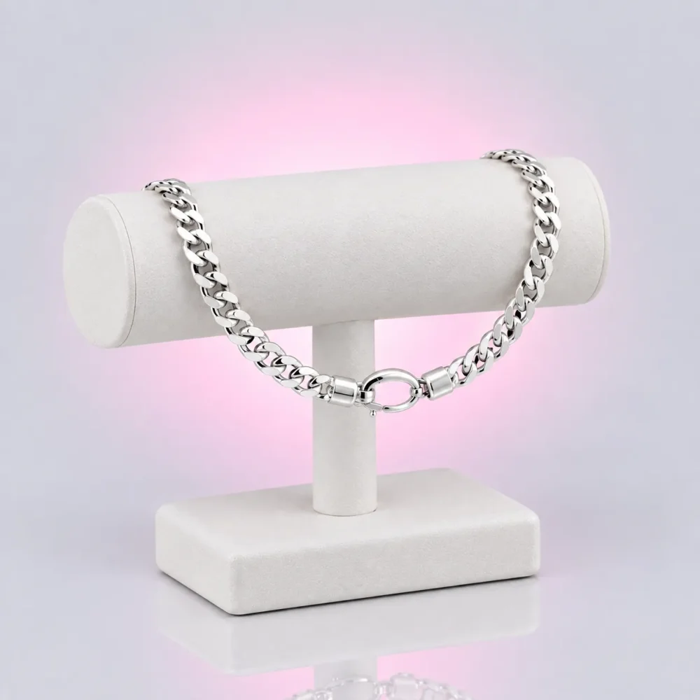 Curb Chain Bracelet, three-quarter view