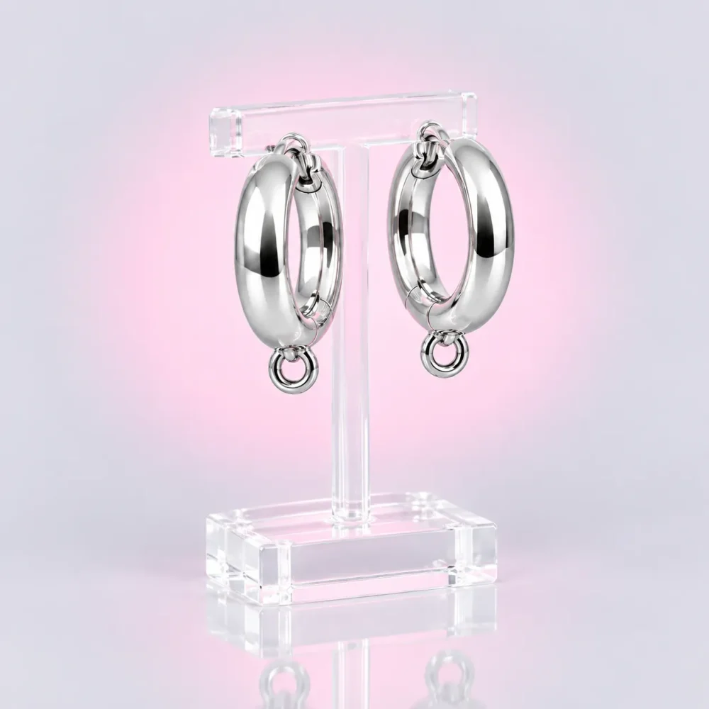 Huggie Hoop Pair, three-quarter view